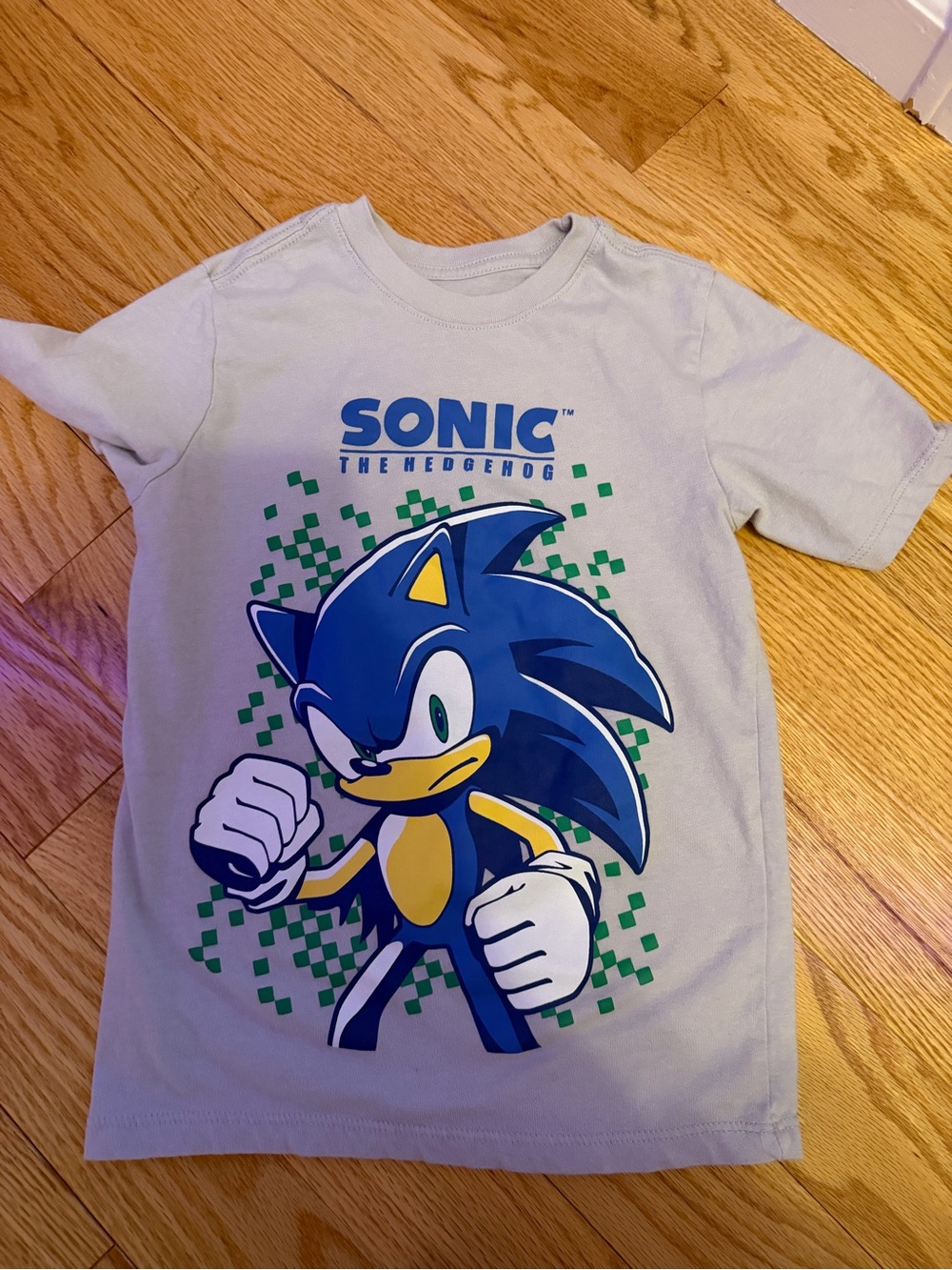 Sonic the Hedgehog graphic tee Boys Small (6/7)